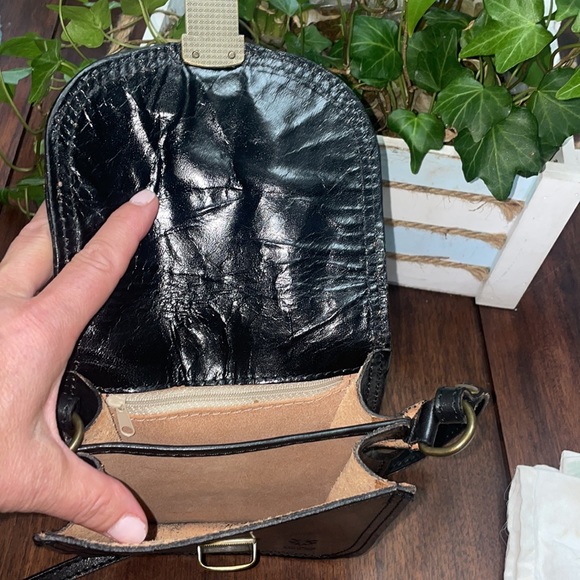 Florence Made in Italy Crossbody - Picture 7 of 10